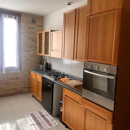 Venezia, 100 Mt To Station, Free Parking, Shuttle Airport, Train Station, Wi Fi, Via Pasubio 1 Lägenhet Mestre